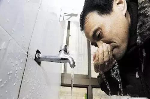 香蕉视频久久薄壁91香蕉网站下载自来水管，上演自来水&ldquo;捉妖记&rdquo;